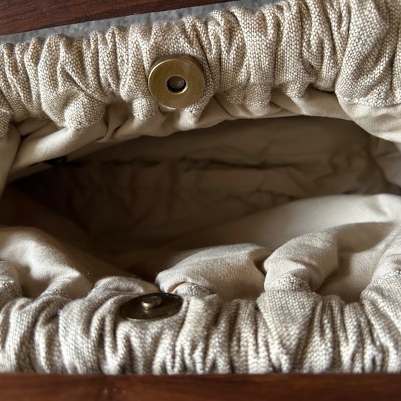 NWT BAKERS Jayden Beaded Linen Handbag Purse Wood Handles Brown Tan Metallic New - Picture 8 of 9